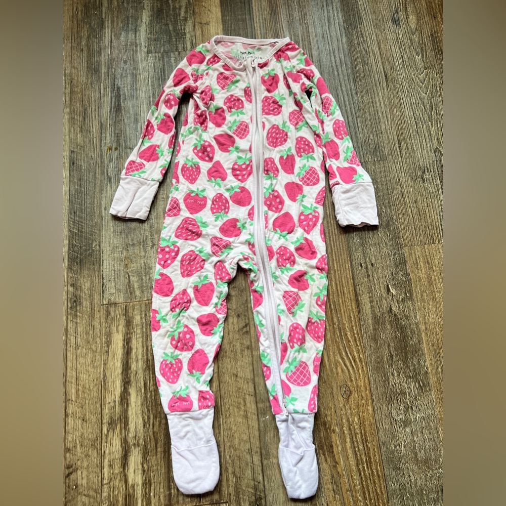 🍓Little Sleepies 6-12 Zippie Strawberry